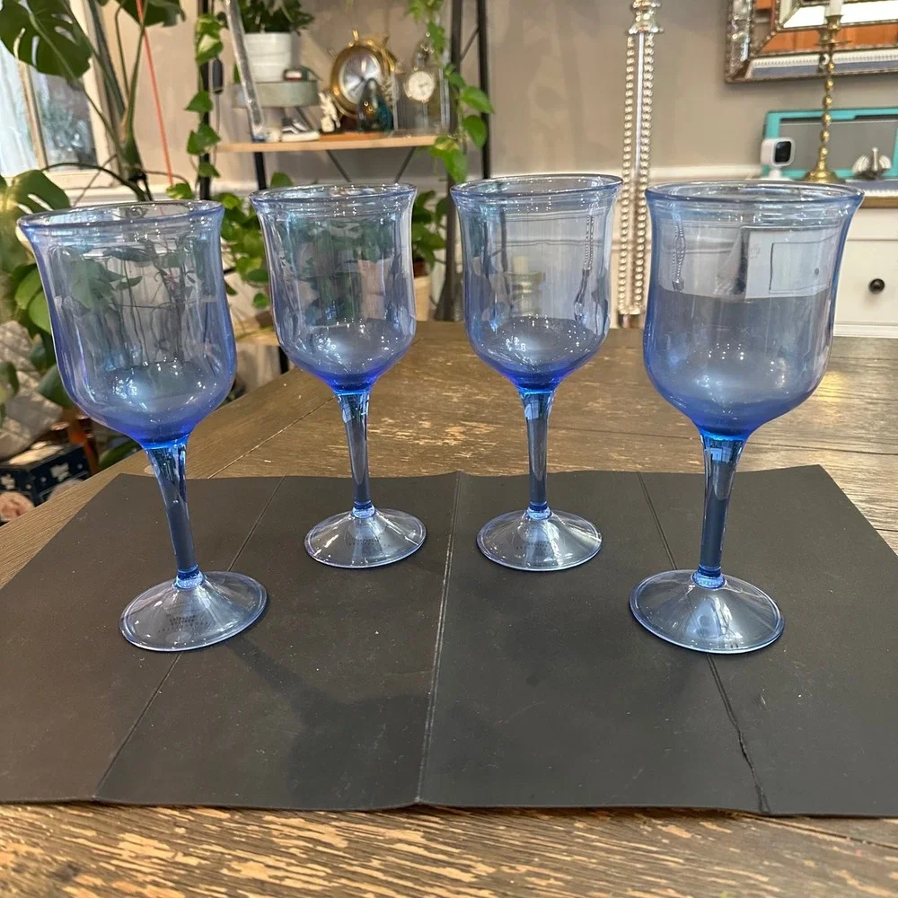 Pottery Barn 4 Piece Outdoor Polycarb Synthetic Water Wine Goblets New
